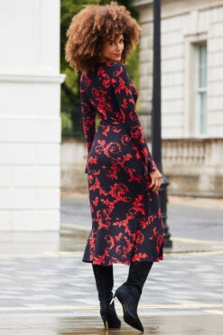 Black & Red Baroque Print Keyhole Detail Ruched Front Midi Jersey Dress 11 Black & Red Baroque Print Keyhole Detail Ruched Front Midi Jersey Dress -CHAUz Clothing Shop web 2310 38 a23dj113rdcv01 a23ol008bk0001 38 104