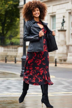 Black & Red Baroque Print Keyhole Detail Ruched Front Midi Jersey Dress 12 Black & Red Baroque Print Keyhole Detail Ruched Front Midi Jersey Dress -CHAUz Clothing Shop web 2310 38 a23dj113rdcv01 a23ol008bk0001 38 121