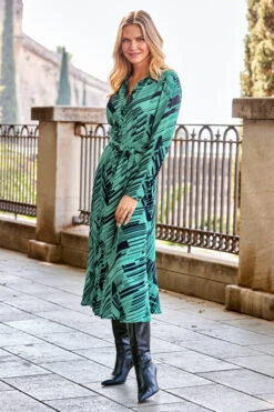 Green & Black Geometric Print Midi Shirt Dress With Belt -CHAUz Clothing Shop web 27 a21dw038grmm01 017rt
